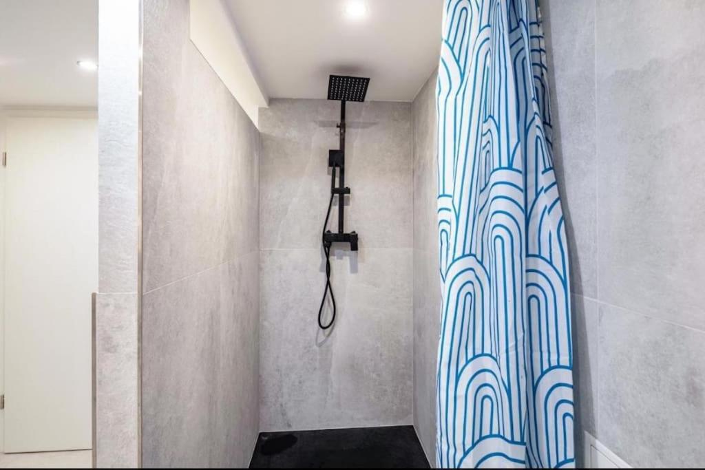 Cityloft Kassel 1 - Zentrale Unterkunft Fuer Gruppen Bis 7 Personen - Parkplatz - Netflix 외부 사진